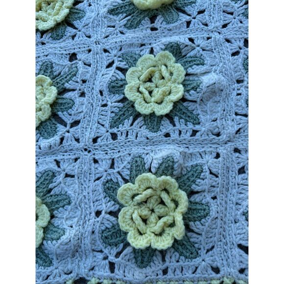 Crochet/afgan granny square raised rose 3D pattern - Picture 2 of 4